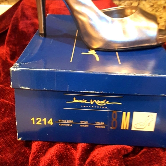 Women Shoes - Picture 7 of 16